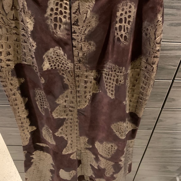 Leather midi skirt with asymmetrical hem - Picture 4 of 5